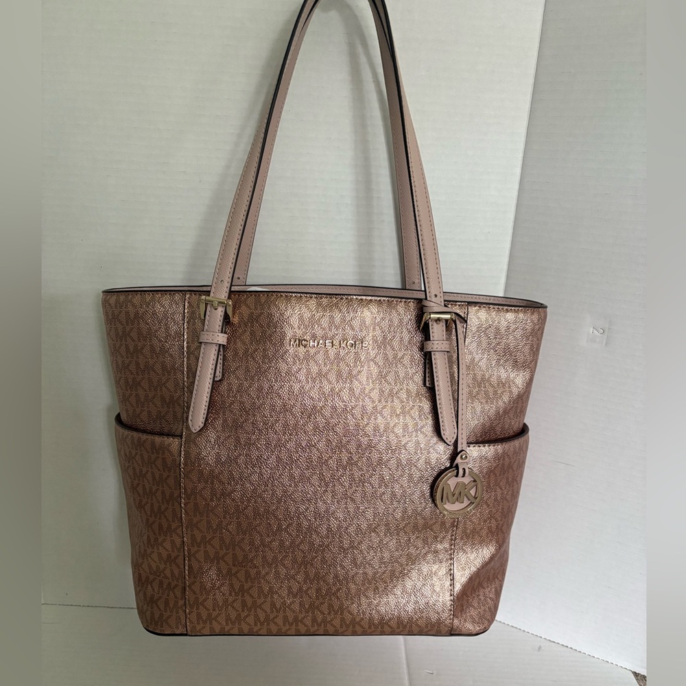EUC Michael Kors rose gold jet set tote